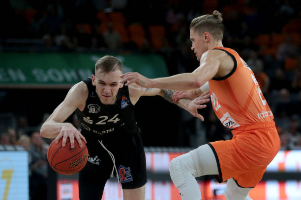 作为年轻球 作为年轻球