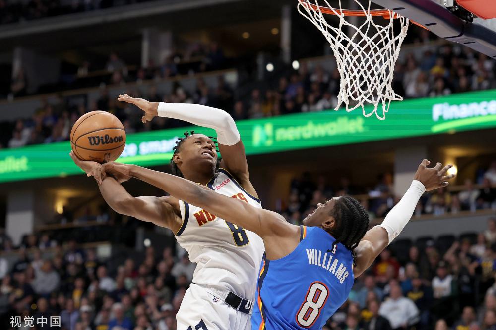 在接受采访 在接受采访