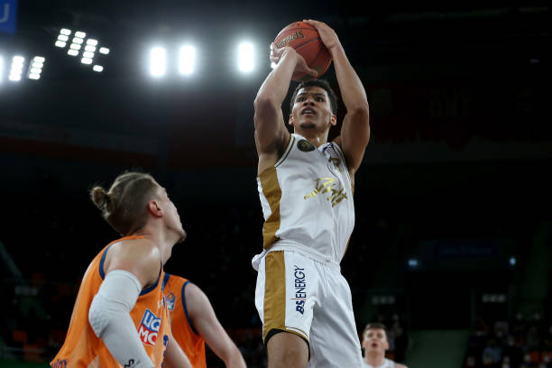 评论员的不 评论员的不