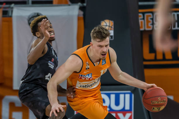 硬朗著称 硬朗著称