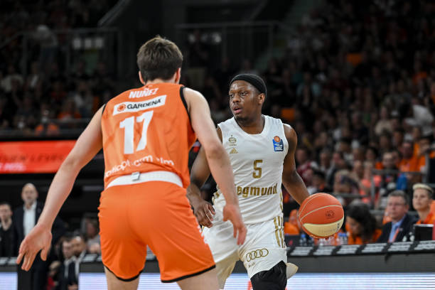 色的表现完 色的表现完